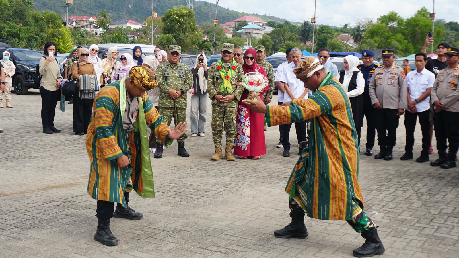 Tiba di Buton, Pangdam XIV/Hasanuddin Disambut Tari Manca dan Mangaru