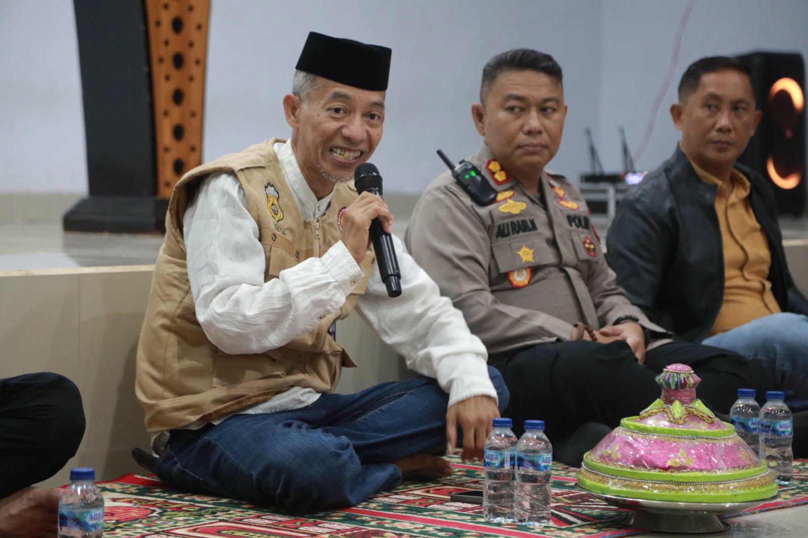Redam Konflik, Pemda, Polri dan Tokoh Masyarakat Takimpo dan Kombeli "Duduk Bersama"
