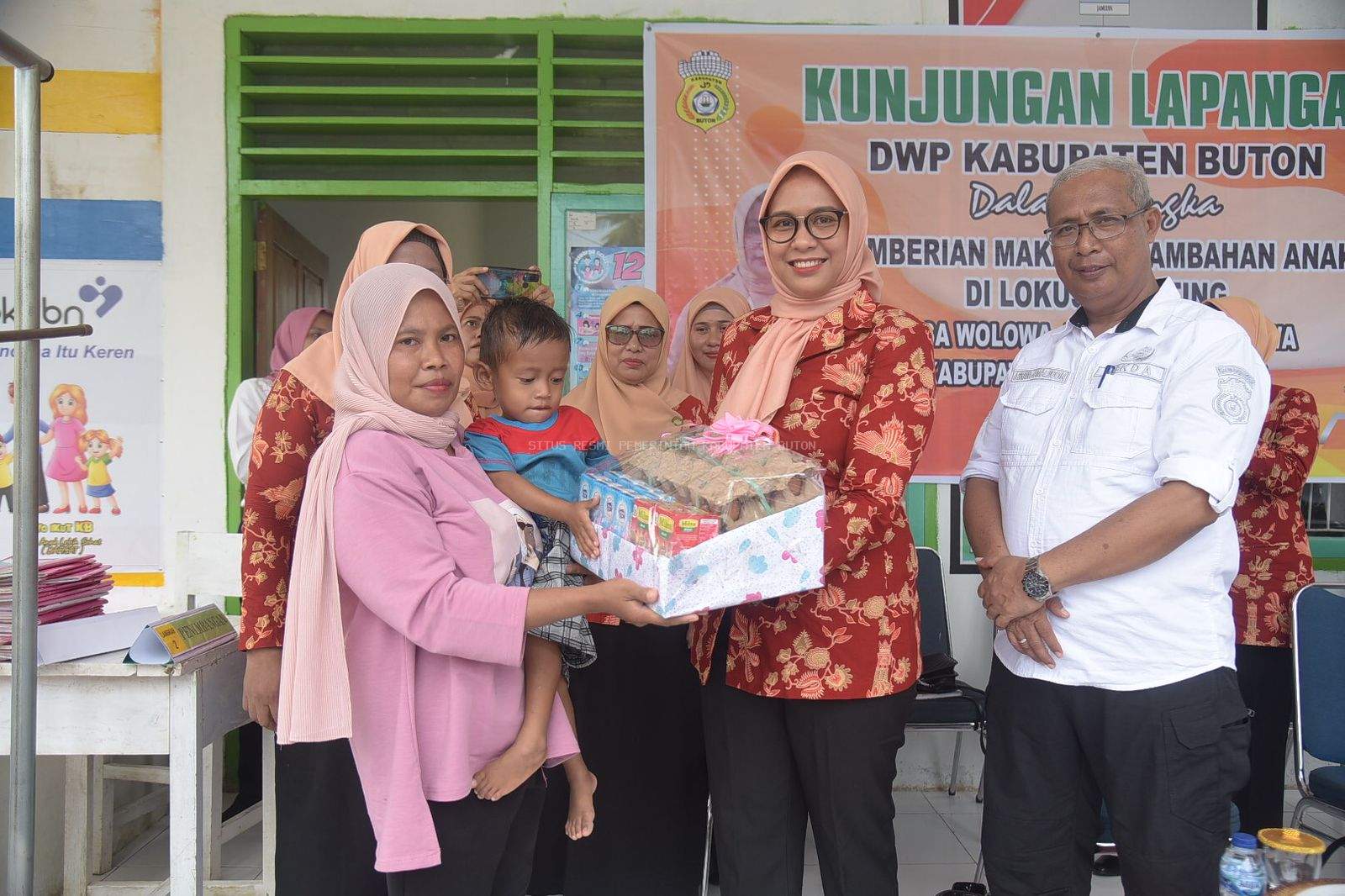 Ketua TPPS Buton Buka Kegiatan Pemberian Makanan Tambahan Anak di Lokus Stunting Desa Wolowa