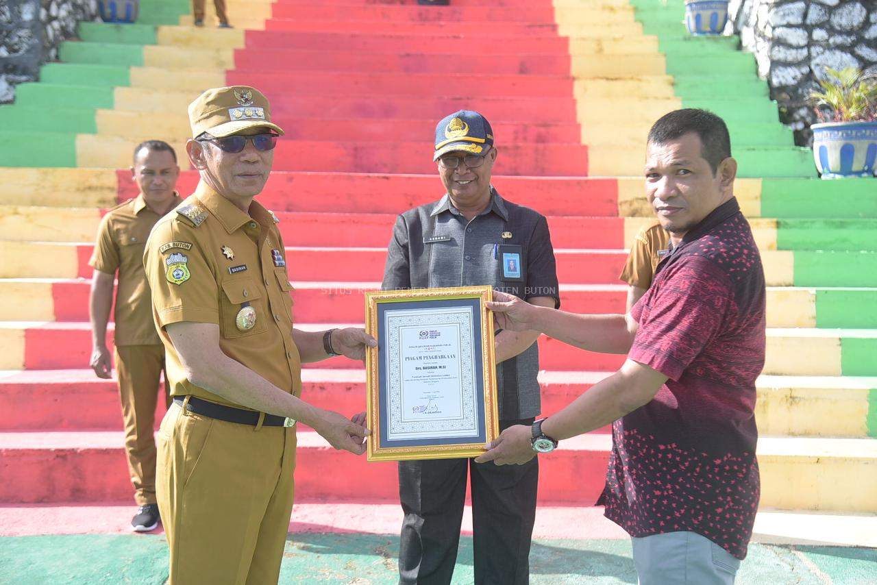 Pj. Bupati Buton dapat Penghargaan KAKP