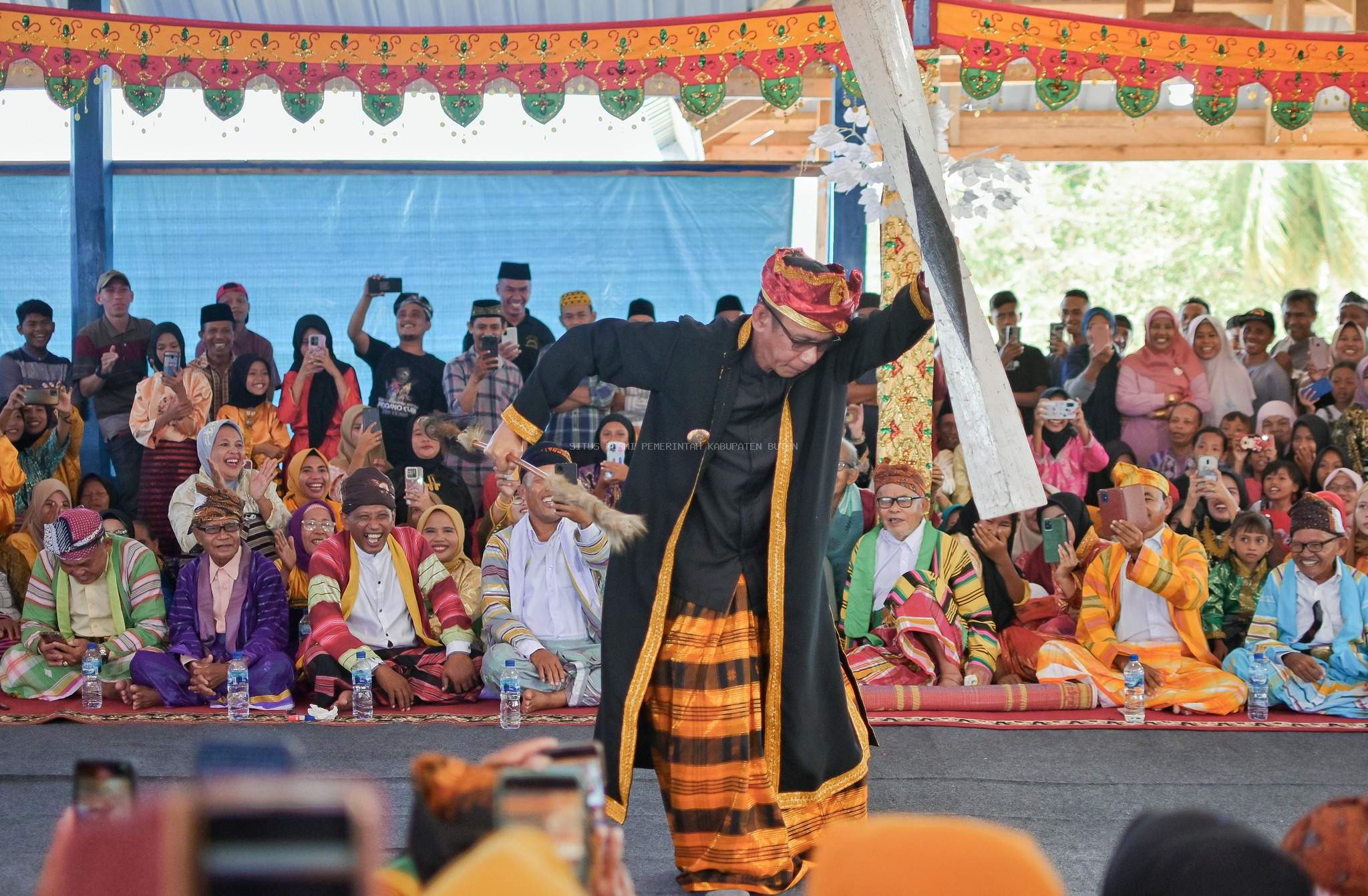 Pj. Bupati Buton Turut Menari di Pidoaâ€™ano Kuri