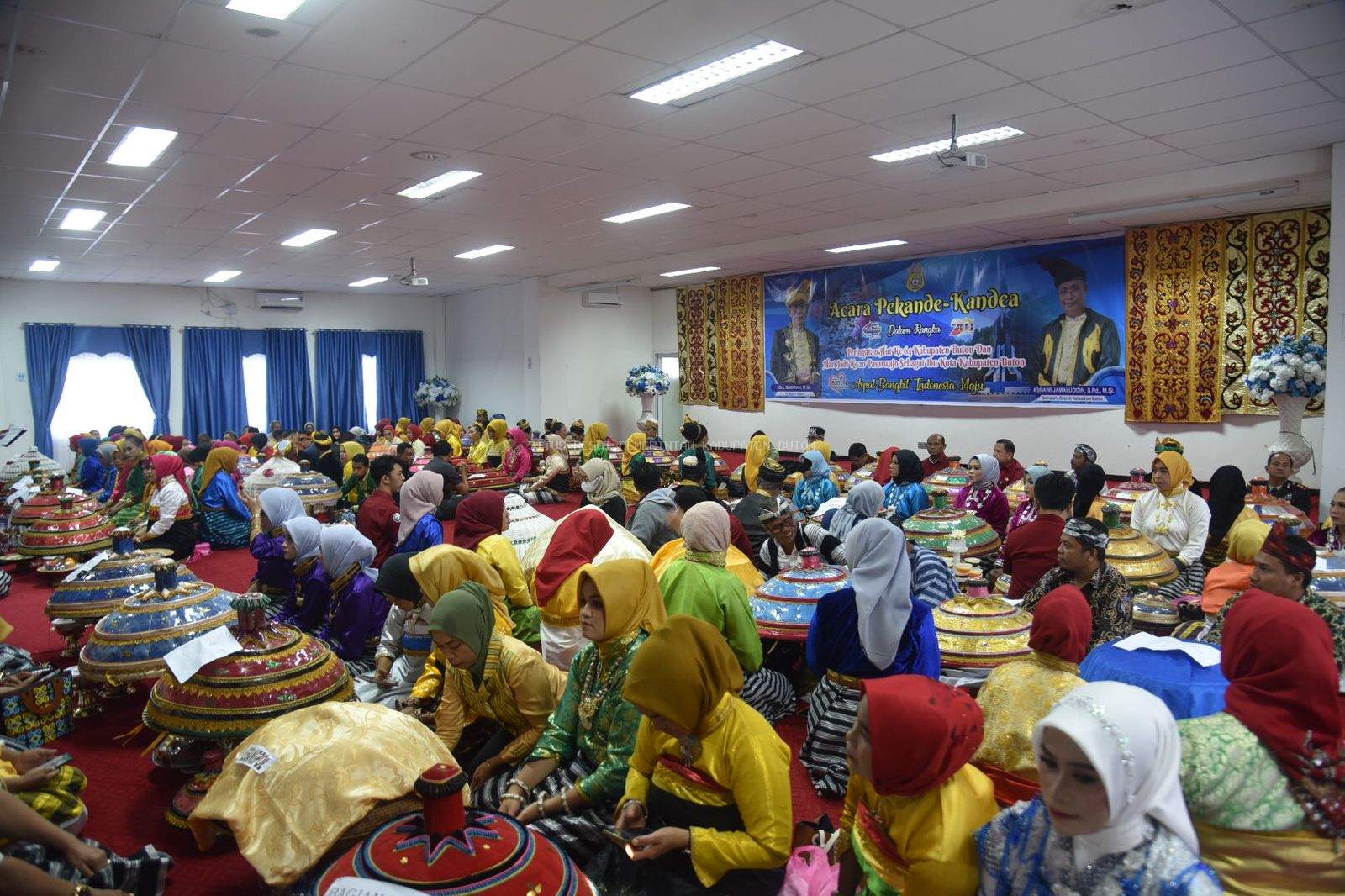 Tradisi Pekande-kandea Ramaikan HUT Buton dan Pasarwajo