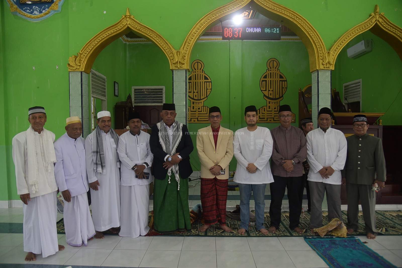 Pj. Bupati Buton Salat Iduladha di Masjid Raya Pasarwajo