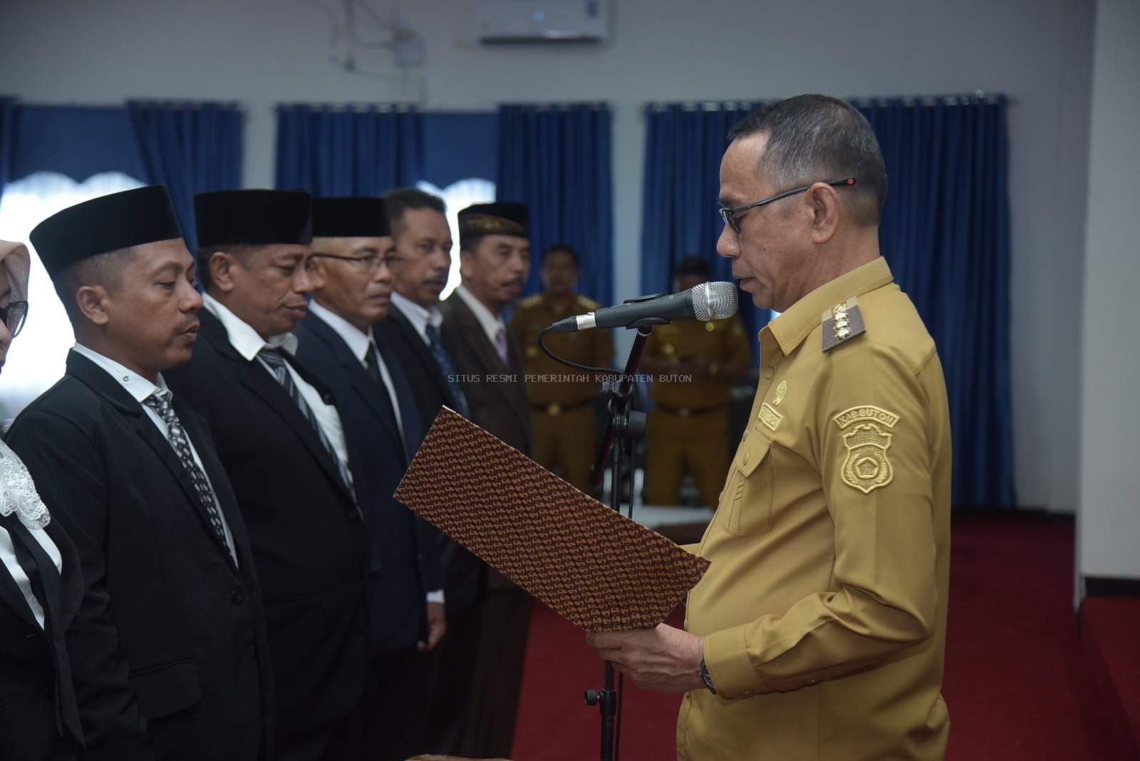 Pj. Bupati Lantik Kepsek dan Pengawas Lingkup Pemkab Buton