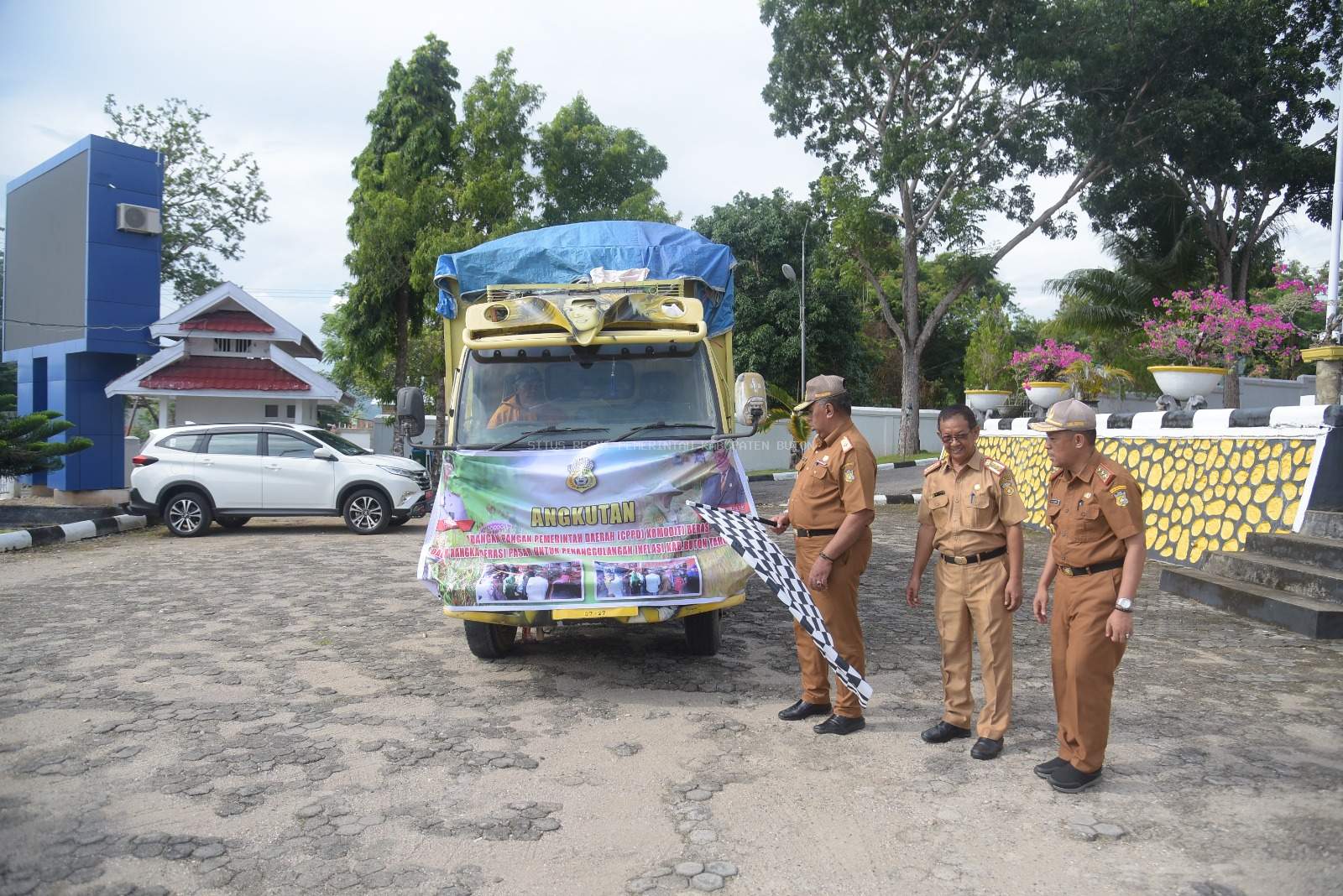Tanggulangi Inflansi, Pemkab Buton Salurkan Cadangan Pangan Beras Pemerintah