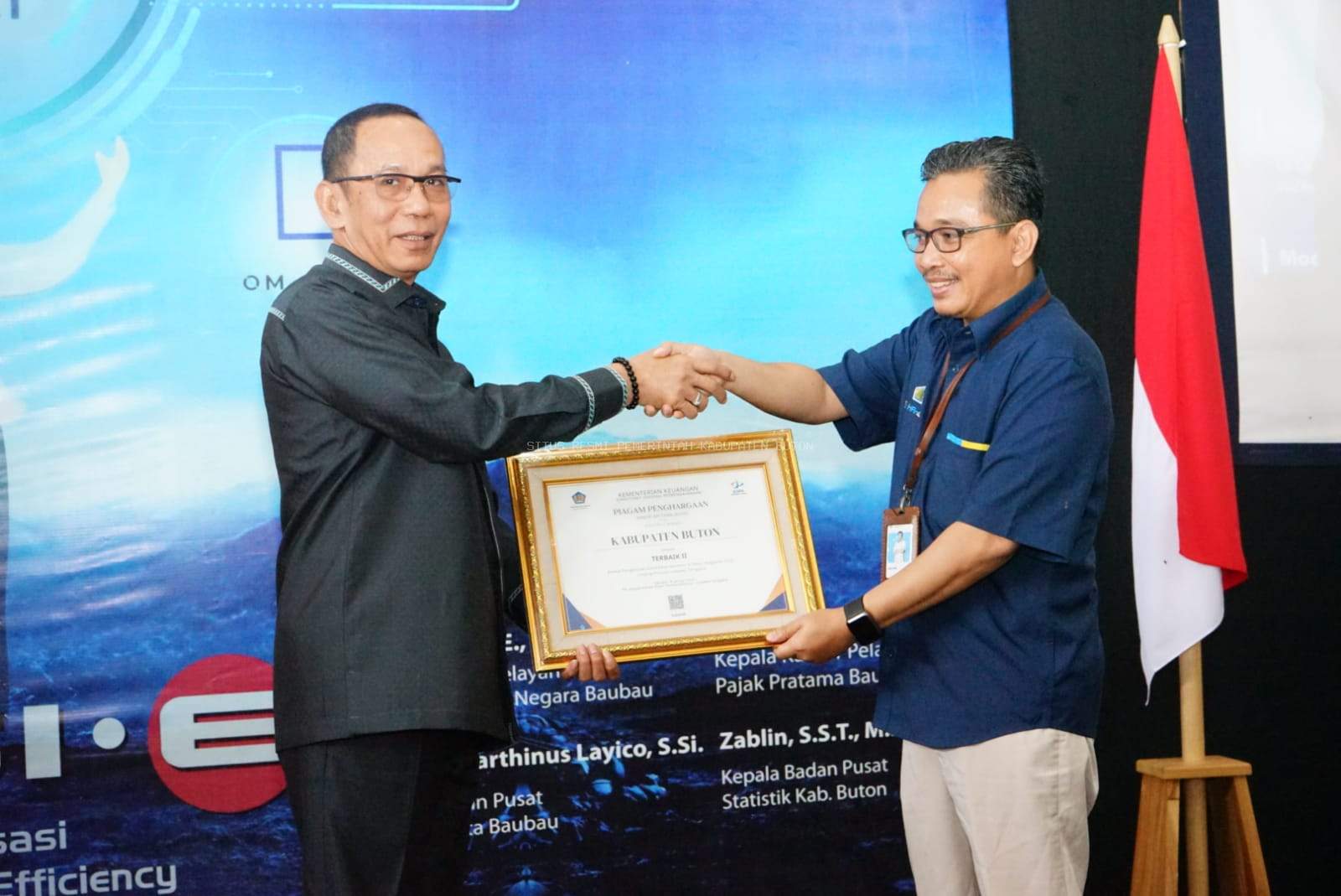 Pj. Bupati Buton Terima Penghargaan Pengelolaan Dana Desa Terbaik 2 Tahun Anggaran 2022