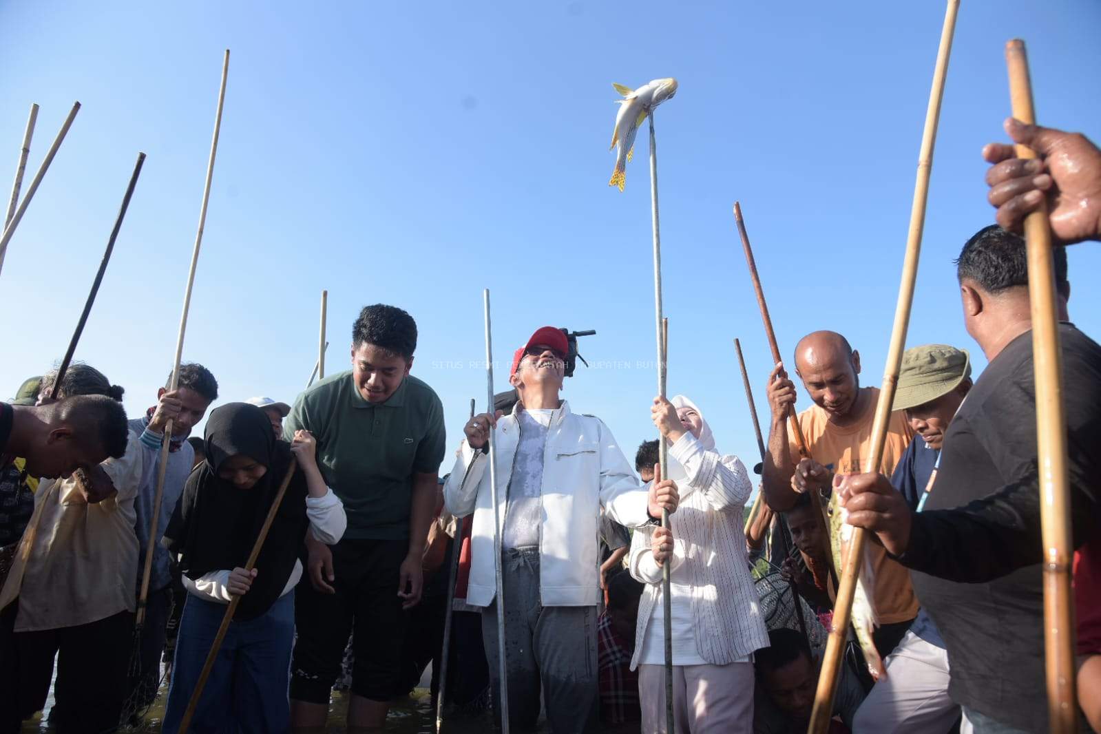 Kabaria Ala panen Ikan Masyarakat Kondowa dan Dongkala Pj. Bupati Buton Bangga dengan Tradisi yang Masih Dipatuhi dan Dilaksnakan