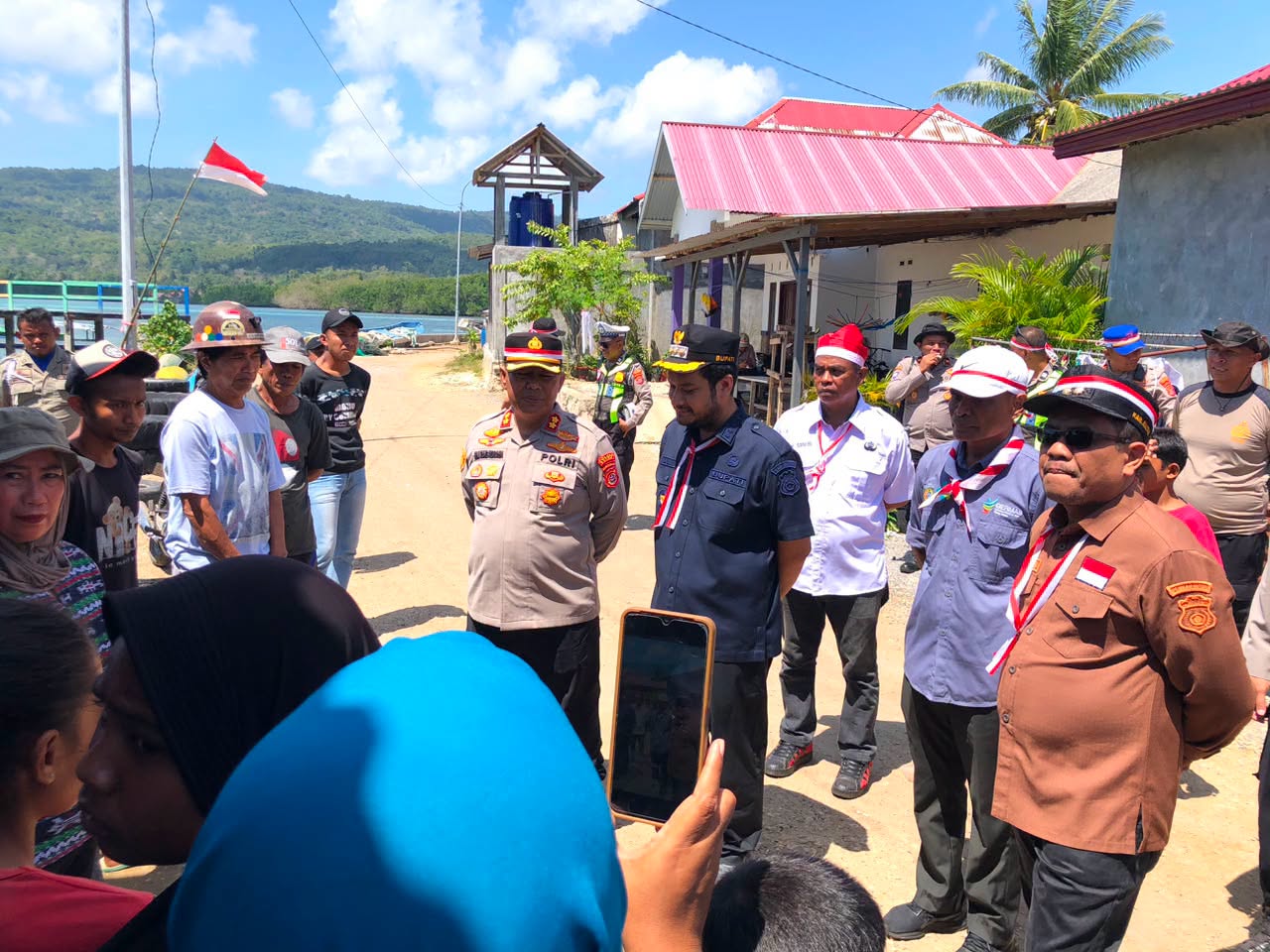 Bupati, Wabub, dan Kapolres Buton Tinjau Kawasan Terdampak Gempa NTT