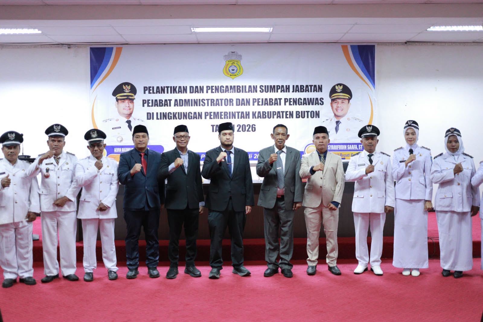 Bupati Buton Lantik Pejabat Administrator dan Pejabat Pengawas dan Lurah