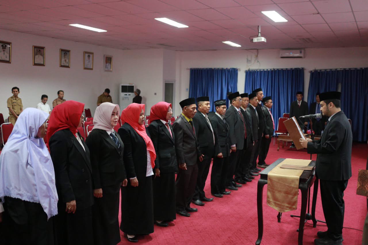 17 Guru Dilantik sebagai Kepala Sekolah, Bupati Buton Tekankan Tanggung Jawab dan Profesionalisme